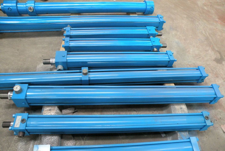 挖機(jī)液壓油缸漏油的原因有哪些，使用時(shí)應(yīng)注意些什么？